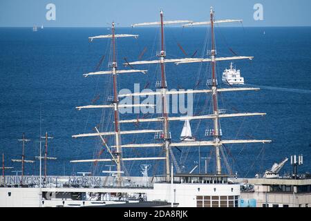 Dar Mlodziezy (Don de la Jeunesse), navire polonais à voile à grande capacité de l'Université maritime de Gdynia. Gdynia, Pologne. 13 septembre 2020 © Wojciech Stroz Banque D'Images