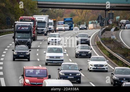 Autoroute A1 près de Wetter/Ruhr, jonction Volmarstein, circulation dense en face d'un chantier de construction d'autoroute, nouvelle construction de pont, de nombreux camions, NRW, Banque D'Images