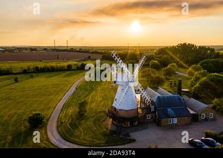 Vue sur le vieux moulin à vent historique dans l'Essex Banque D'Images