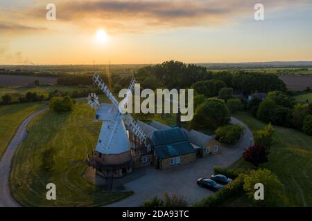 Vue sur le vieux moulin à vent historique dans l'Essex Banque D'Images