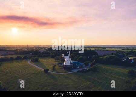 Vue sur le vieux moulin à vent historique dans l'Essex Banque D'Images