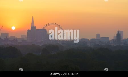 Un lever de soleil époustouflant sur la ville de Londres Banque D'Images
