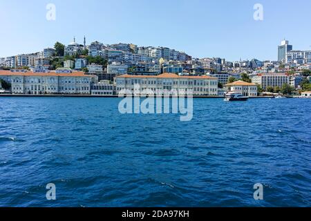 ISTANBUL, TURQUIE - 26 juillet 2019 : panorama du Bosphore à la ville d'Istanbul, Turquie Banque D'Images