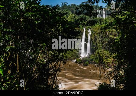 Foz do Iguaçu, Brésil. 16 février 2017. Vue sur les chutes d'eau du parc national d'Iguazu en Argentine, vue du côté brésilien, du parc national d'Iguaçu, de l'État de Parana, au Brésil. Banque D'Images