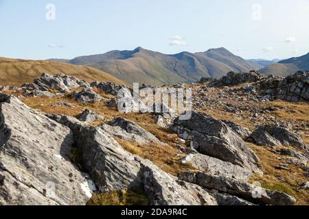 Le Munro Mullach Fraoch-choire à la distance de Sgurr Gaorsaic , Morvich, Écosse. Banque D'Images