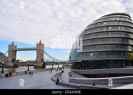 GLA Building and Tower Bridge, Londres, Royaume-Uni. Banque D'Images