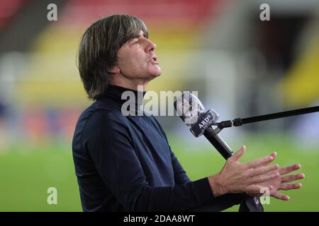 Cologne, Allemagne. 13 octobre 2020. Firo: 13.10.2020 football, Soccer: UEFA NATIONS LEAGUE, Landerspiel Nationalmannschaft Allemagne, GER - Suisse, SUI Bundescoach, Joachim Low, Interview, GEstik, | usage dans le monde crédit: dpa/Alamy Live News Banque D'Images