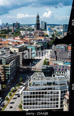 Hambourg, Allemagne - 21 août 2019 : vue d'ensemble de Hambourg vue de l'église Saint-Nicolas (Nikolai) en Allemagne Banque D'Images