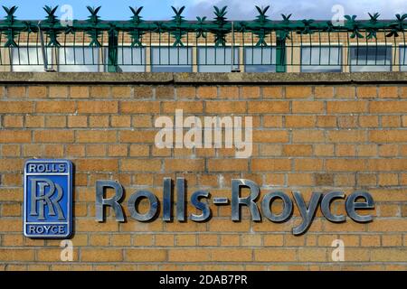 Signalisation pour Rolls Royce à l'arrière de leur usine de moteurs Aero, Filton, Bristol, Royaume-Uni Banque D'Images