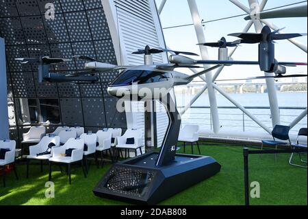 Séoul, Corée du Sud. 11 novembre 2020. Hyundai Motors a présenté un modèle réduit de drone taxi qu'elle développe conjointement avec Uber à Séoul, en Corée du Sud, le mercredi 11 novembre 2020. L'entreprise prévoit produire en masse la voiture volante d'ici 2028. Photo de Thomas Maresca/UPI crédit: UPI/Alay Live News Banque D'Images