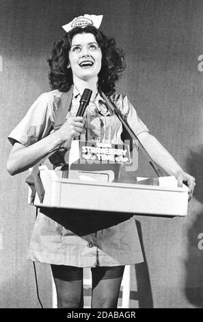 Patricia Quinn (Usherette) dans LE SPECTACLE D'HORREUR DES ROCHEUSES au Théâtre à l'étage, Royal court Theatre, Londres SW1 21/06/1973 livre, musique et paroles de Richard O'Brien Set design: Brian Thomson costumes: Sue Blane éclairage: Gerry Jenkinson réalisateur: Jim Sharman Banque D'Images