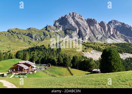 Val Gardena Tyrol du Sud Italie Col Raiser et le parc naturel Puez Odle Geisler. Le Groupe Sella Banque D'Images