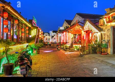 Tongli, Chine - 30 juillet 2019 - scène nocturne à Tongli, une belle ville aquatique à proximité de Suzhou, province de Jiangsu, Chine, avec son petit et charmin Banque D'Images