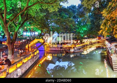 Scène nocturne à Tongli, une belle ville aquatique à proximité de Suzhou, province de Jiangsu, Chine. Banque D'Images