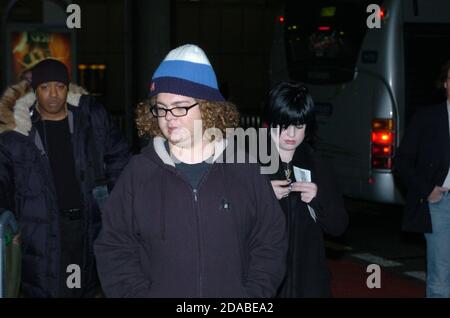 Un jeune Jack Osbourne, fils d'Ozzy Osbourne arrivant à l'aéroport de Londres Heathrow Banque D'Images