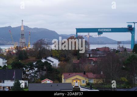 Plate-forme pétrolière Echinor Njord 6407/10 au chantier Kvaerner à Leirvik, Stord, Vestland, Norvège / Norge Banque D'Images