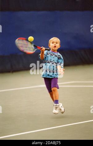 Sasha, fils du joueur de tennis ukrainien Andrei Medvedev, années 1990 Banque D'Images
