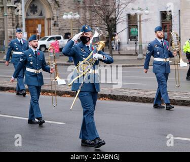 Ottawa, Canada. Arrivée de représentants militaires à une célébration réduite du jour du souvenir en raison d'une pandémie en cours Banque D'Images