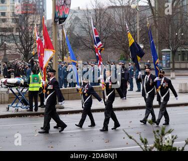 Ottawa, Canada. Arrivée de représentants militaires à une célébration réduite du jour du souvenir en raison d'une pandémie en cours Banque D'Images