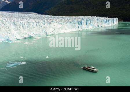 Excursion en bateau sur le lac Argentino, face nord du glacier Perito moreno Banque D'Images