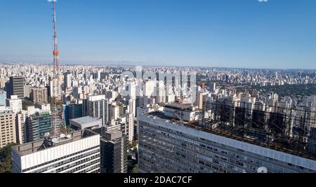 Vue aérienne des quartiers de Jardim Paulista, Jardins, Itaim Bibi et Ibirapuera depuis l'Avenida Paulista, près du bâtiment Conjunto Nacional. Sao Paul Banque D'Images