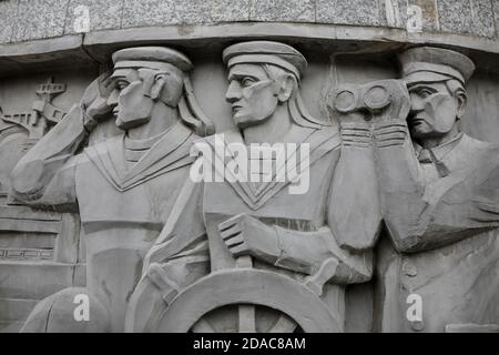 Bucarest, Roumanie - 11 novembre 2020 : détails d'un monument commémoratif de guerre représentant les soldats roumains. Banque D'Images