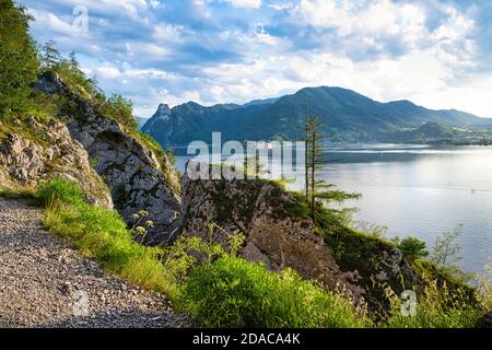 Le Miesweg est un sentier de randonnée alpin à l'est Rive du lac Traunsee Banque D'Images