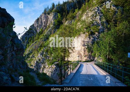 Le Miesweg est un sentier de randonnée alpin à l'est Rive du lac Traunsee Banque D'Images