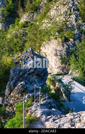 Le Miesweg est un sentier de randonnée alpin à l'est Rive du lac Traunsee Banque D'Images