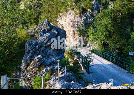 Le Miesweg est un sentier de randonnée alpin à l'est Rive du lac Traunsee Banque D'Images