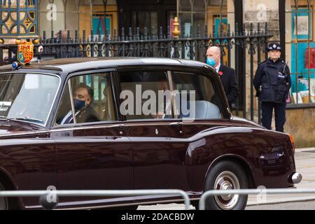 HRH le Prince Charles et Camilla Parker Bowles quittent l'abbaye de Westminster en voiture après la cérémonie du jour du souvenir 11-11-2020 Londres, royaume-uni Banque D'Images