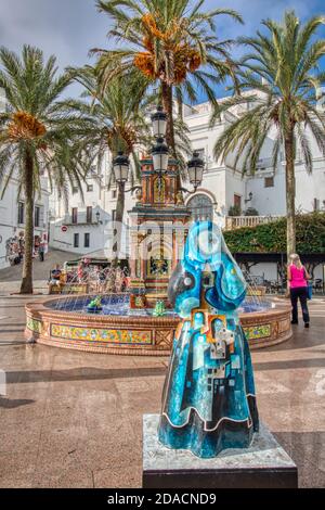 Vejer de la Frontera, Cadix, Espagne - 06 octobre 2019 : vue sur la Plaza España au centre de la ville de Vejer de la Frontera Banque D'Images