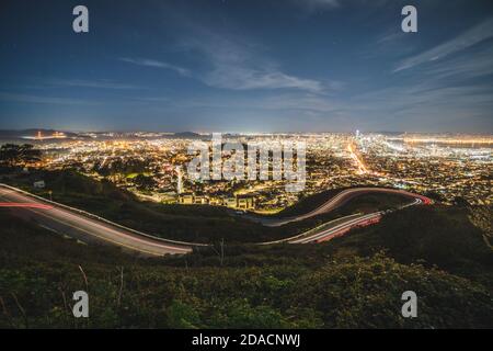 Belle vue différente de la ville de San Francisco lors d'une journée ensoleillée avec un ciel bleu clair, Californie, États-Unis Banque D'Images