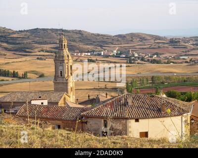 Vue sur les environs depuis le village - Villamayor de Monjardin, Navarre, Espagne Banque D'Images