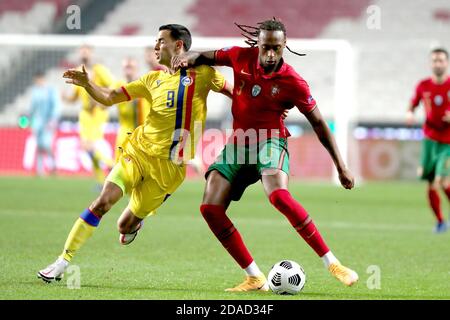 Lisbonne, Portugal. 11 novembre 2020. Ruben Semedo (front R) du Portugal rivalise avec Aaron Sanchez d'Andorre lors d'un match de football amical au stade Luz à Lisbonne, Portugal, le 11 novembre 2020. Crédit: Pedro Fiuza/Xinhua/Alay Live News Banque D'Images