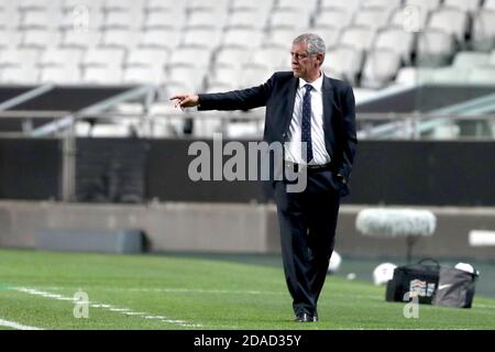 Lisbonne, Portugal. 11 novembre 2020. Fernando Santos, entraîneur en chef du Portugal, fait des gestes lors d'un match de football amical entre le Portugal et Andorre au stade de Luz à Lisbonne, au Portugal, le 11 novembre 2020. Crédit: Pedro Fiuza/Xinhua/Alay Live News Banque D'Images