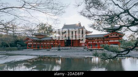 Phoenix hall bâtiment dans le temple de Byodoin , célèbre temple bouddhiste dans la ville d'Uji, Kyoto Japon Banque D'Images