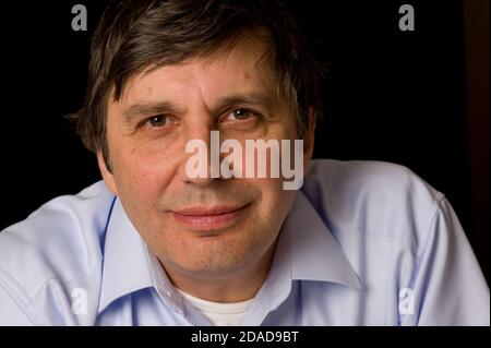 Physicien lauréat du prix Nobel, le professeur Sir Andre Geim, qui a remporté le prix Nobel de physique 2010 conjointement avec Konstantin Novoselov, leur découverte de g Banque D'Images