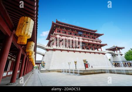 La Tour Ziyun a été construite en 727 après J.-C. et est le bâtiment principal du jardin de Datang Fudong, Xi'an, Chine.Traduction:'jardin de Datang Fuong' Banque D'Images