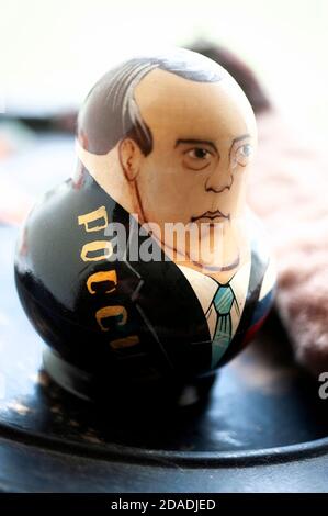 Poupée Souivenir Dmitry Medvedev Matryoshka Banque D'Images