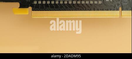 bord du connecteur pci express 16x de la carte vidéo moderne pour ordinateur personnel Banque D'Images