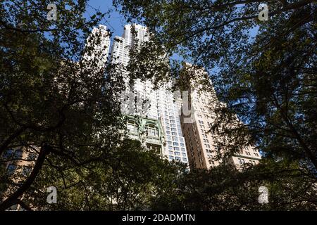 Architecture de Manhattan. Vue depuis le cimetière St Pauls. Banque D'Images