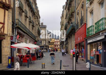 AURAY, BRETAGNE, FRANCE - JUILLET 2015 :, BRETAGNE, FRANCE : vue sur les maisons en bois du centre historique de vannes. Banque D'Images