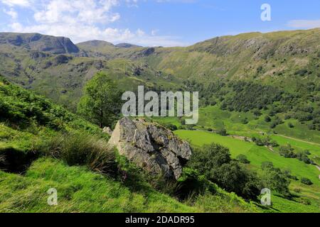 Vue d'été sur la vallée de Dovedale, au pied de Kirkstone Pass, Eastern Fells, Lake District National Park, Cumbria, Angleterre, Royaume-Uni Banque D'Images