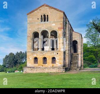 Église préromane de Santa Maria del Naranco, Oviedo, Asturies, Espagne. Santa Maria del Naranco fait partie du site de Monumen, classé au patrimoine mondial de l'UNESCO Banque D'Images