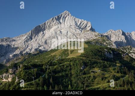 Géographie / Voyage, Allemagne, Bavière, Garmisch- Partenkirchen, vue sur Alpspitze (pic), Zugspitze (pe, Additional-Rights-Clearance-Info-not-available Banque D'Images