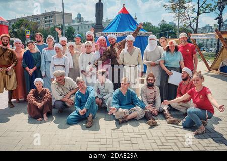 Moscou Russie 06 10 2019: Photo de groupe des participants au festival historique de Moscou "temps et époques". Banque D'Images