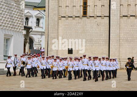 Les cadets défilent avec des instruments de musique - Kremlin, Moscou, Russie, juin 21 2019 Banque D'Images