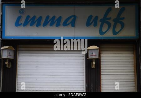 Berlin, Allemagne. 12 novembre 2020. Dans un pub appelé 'imma uff', les volets sont fermés. Credit: Britta Pedersen/dpa-Zentralbild/dpa/Alay Live News Banque D'Images