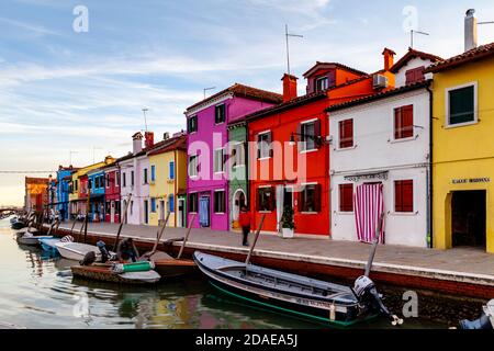 Maisons colorées, île de Burano, Venise, Italie. Banque D'Images
